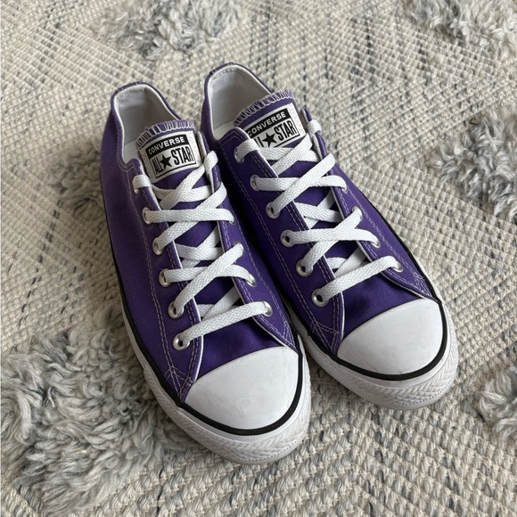 Converse - Picture 1 of 8